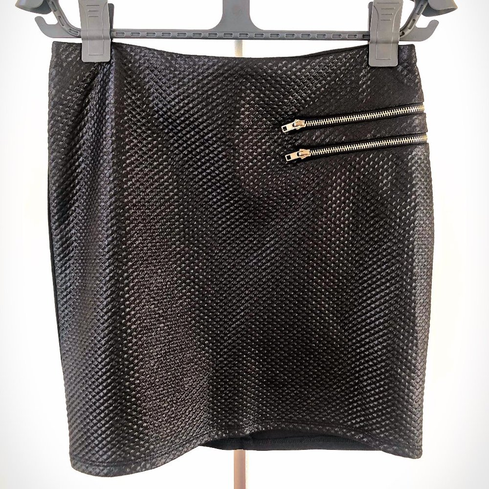 Potter's Pot Black Quilted Pattern Mini Skirt (S) - Picture 1 of 4